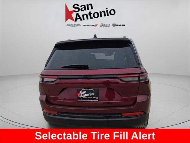 New 2025 Velvet Red Pearl-Coat Exterior Paint Jeep Altitude X image 12