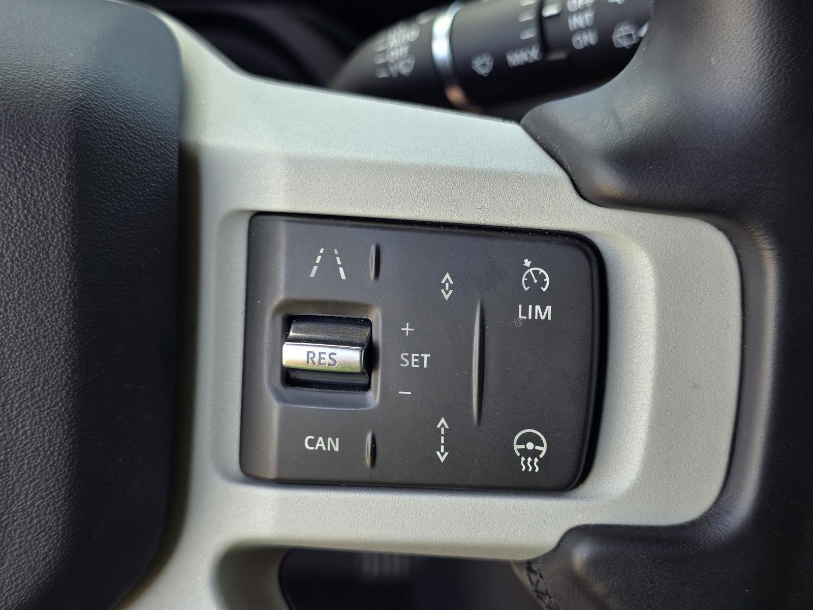 Used 2024 Fuji White Land Rover SE image 38