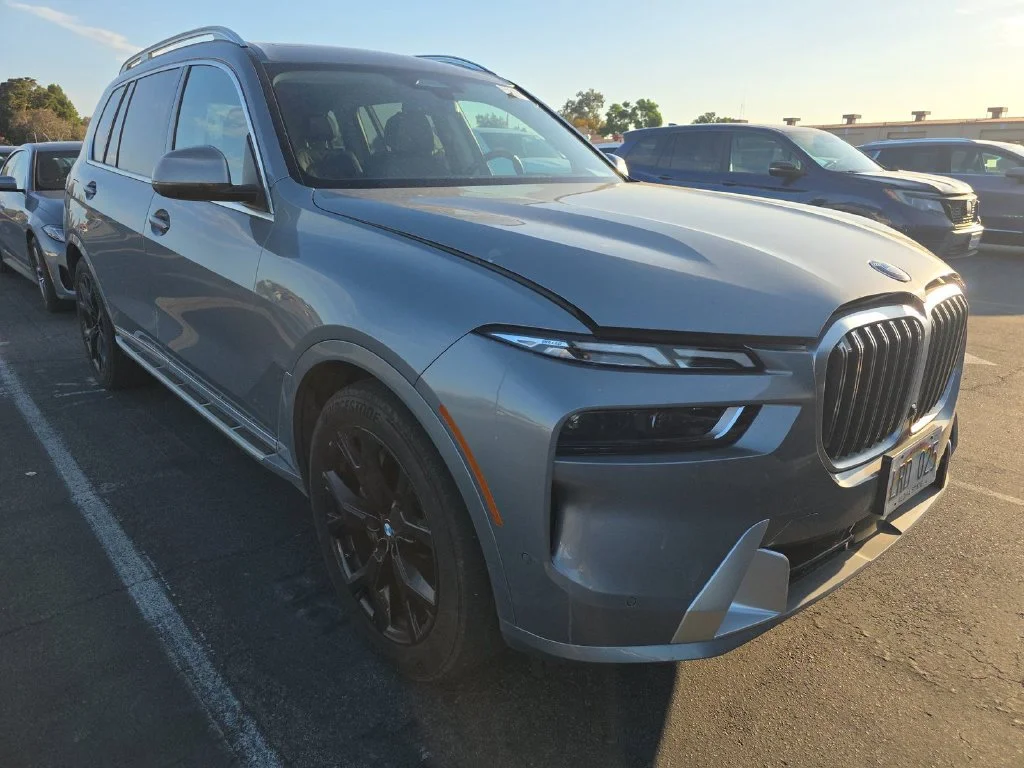 Used 2025 Gray Metallic BMW xDrive40i image 2