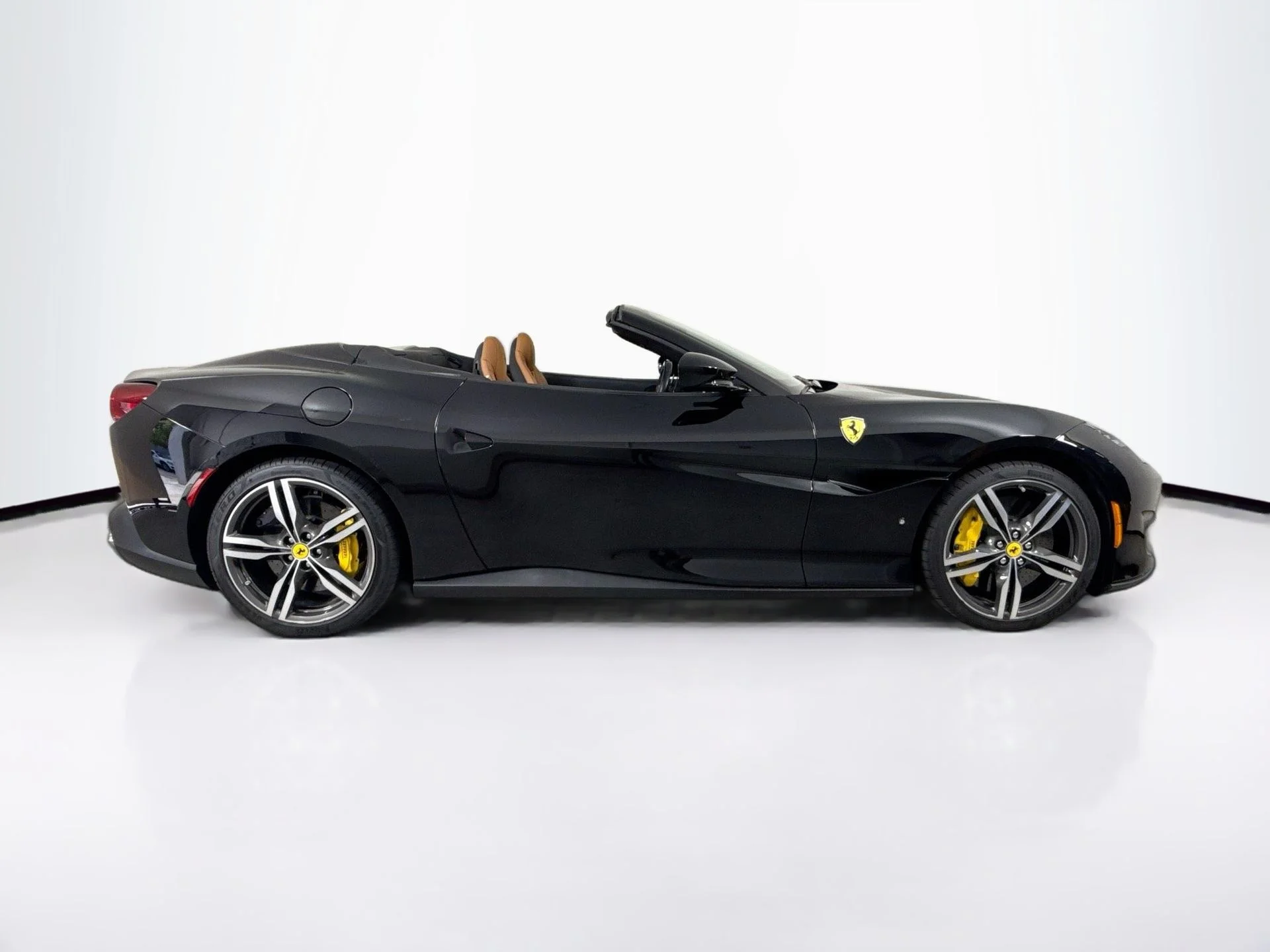 Certified Used 2019 Nero Ferrari Base image 8