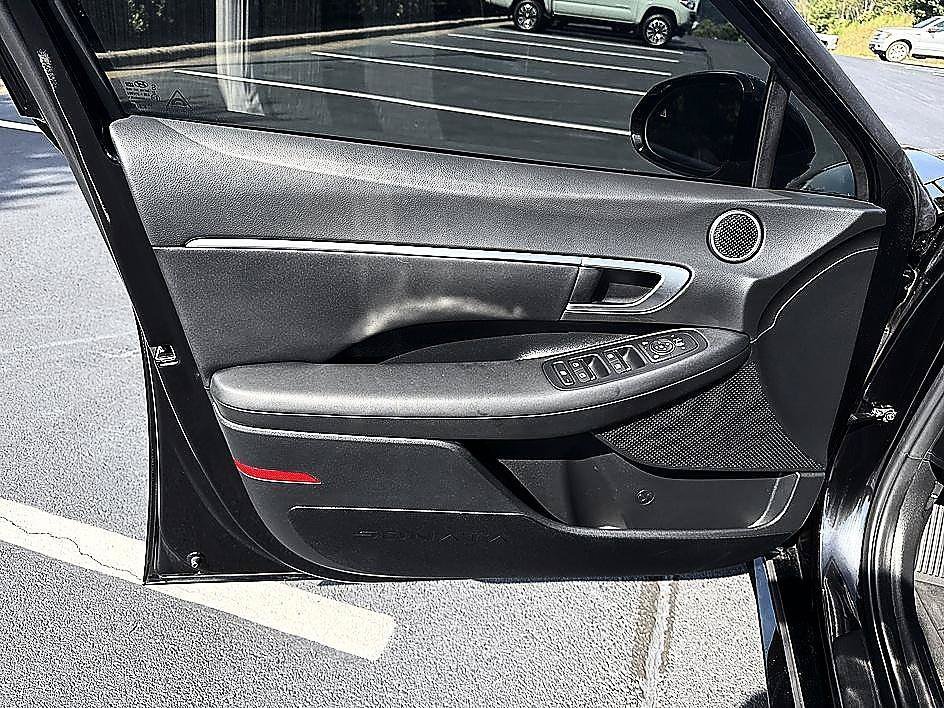 Certified Used 2025 Abyss Black Hyundai SEL image 10