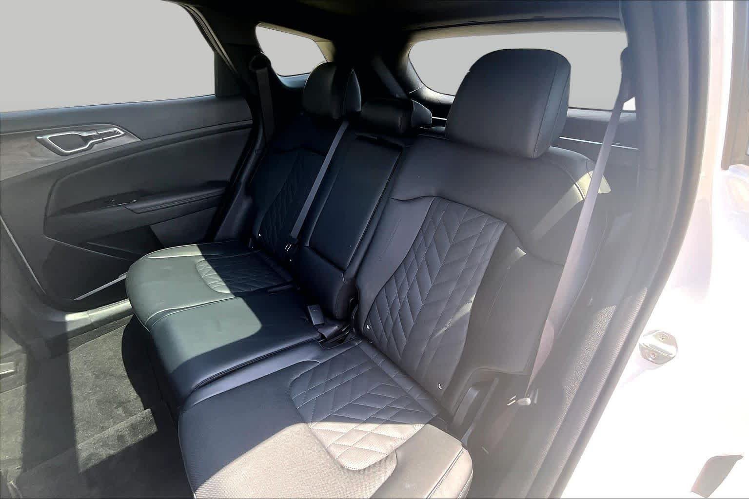 Used 2023 Glacial White Pearl Kia X-Line image 19