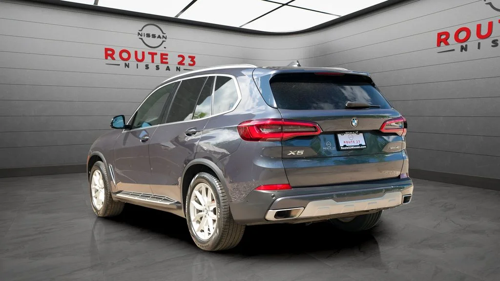Used 2019 Gray BMW xDrive40i image 5