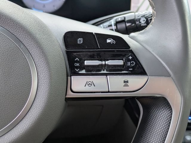 Used 2025 Blue Hyundai SEL Convenience image 29