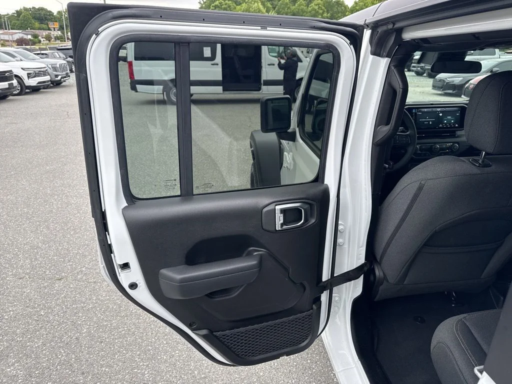 Used 2025 White Jeep Sport S image 27