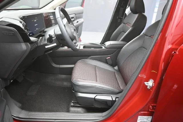 Used 2026 Red Nissan SR image 28