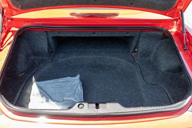 Used 2004 Red Ford Base image 10