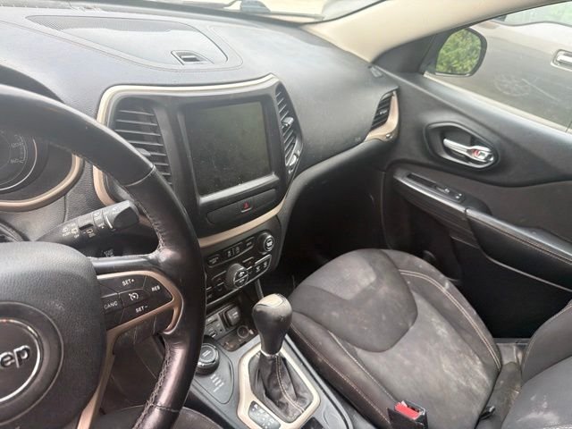Used 2015 Gray Jeep Latitude image 13