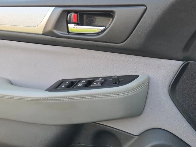 Used 2019 Gray Subaru 2.5i Premium image 27
