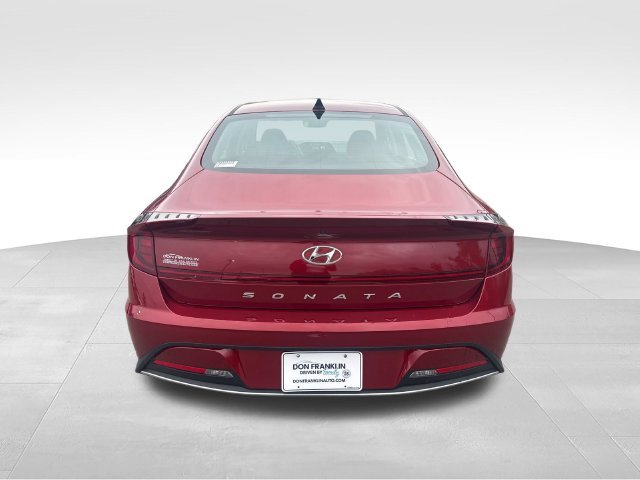 Used 2023 Red Hyundai SE image 4