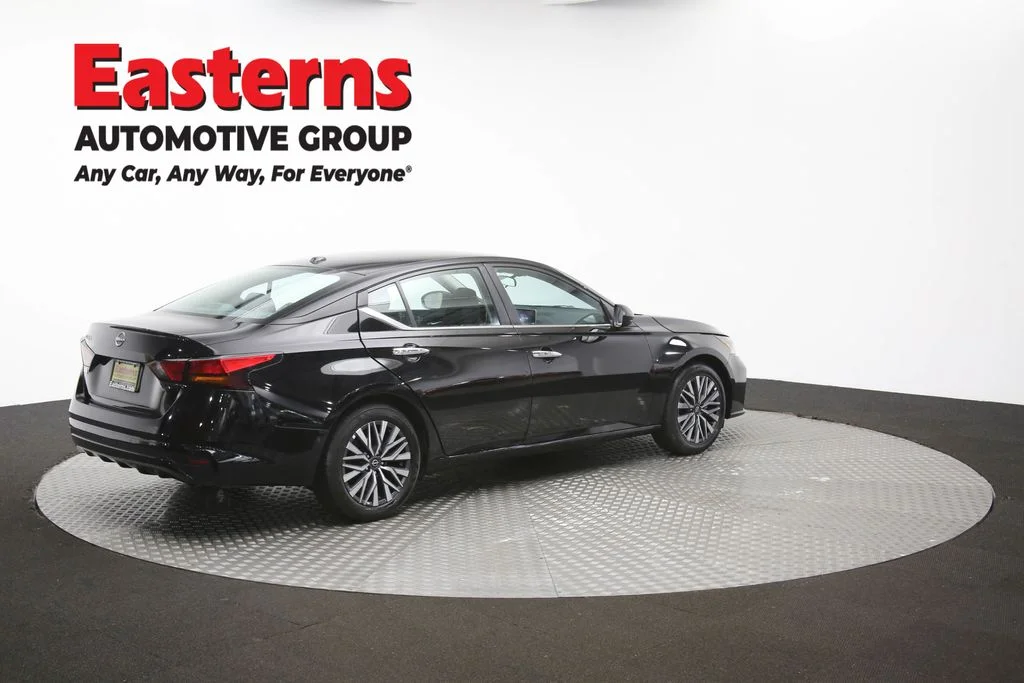 Used 2025 Black Nissan 2.5 SV image 39
