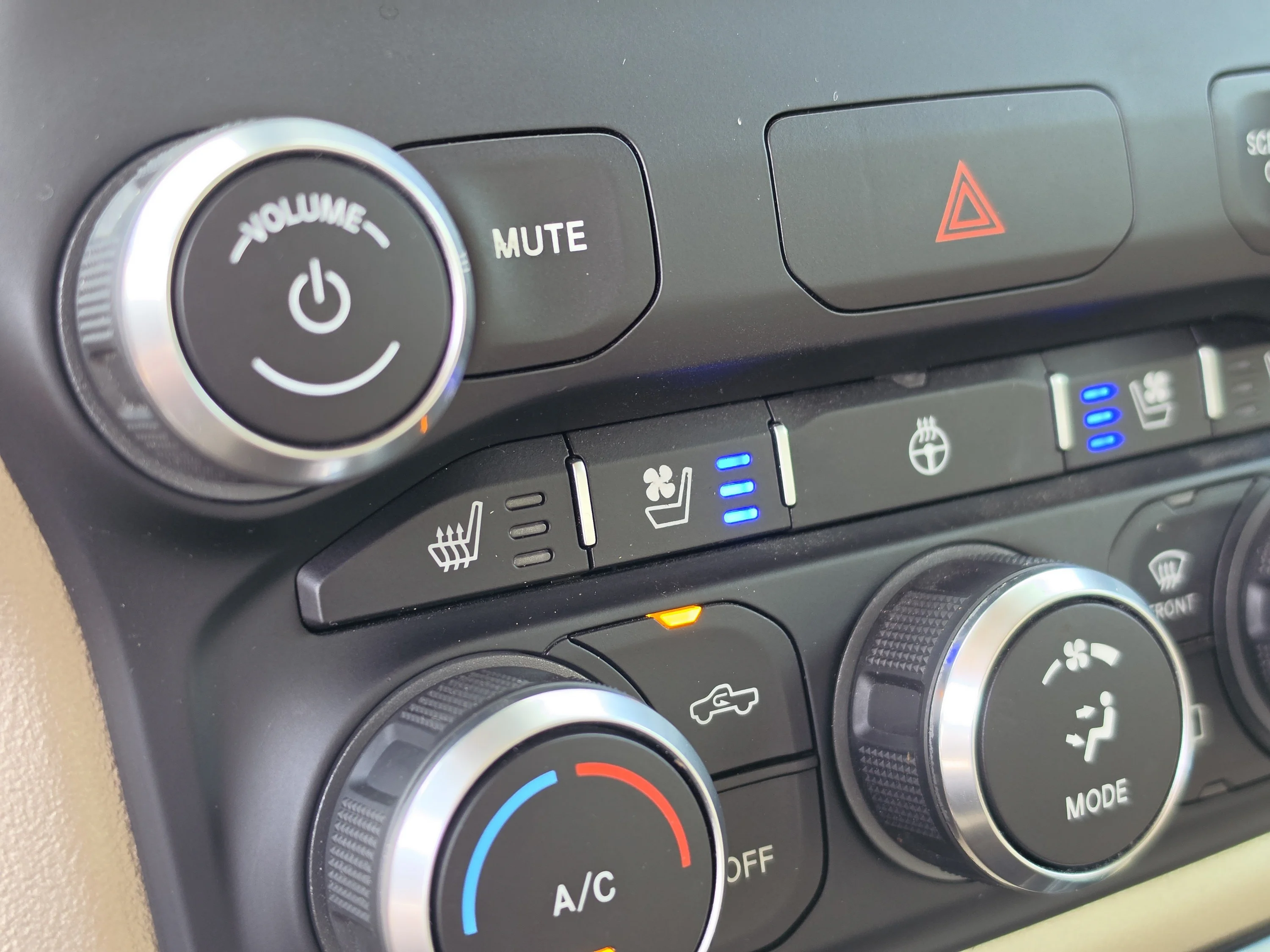 Used 2019 Maximum Steel Metallic Clearcoat Ram Laramie image 30