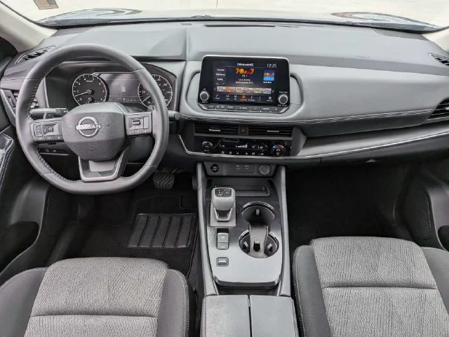 Used 2025 Gray Nissan SV image 13