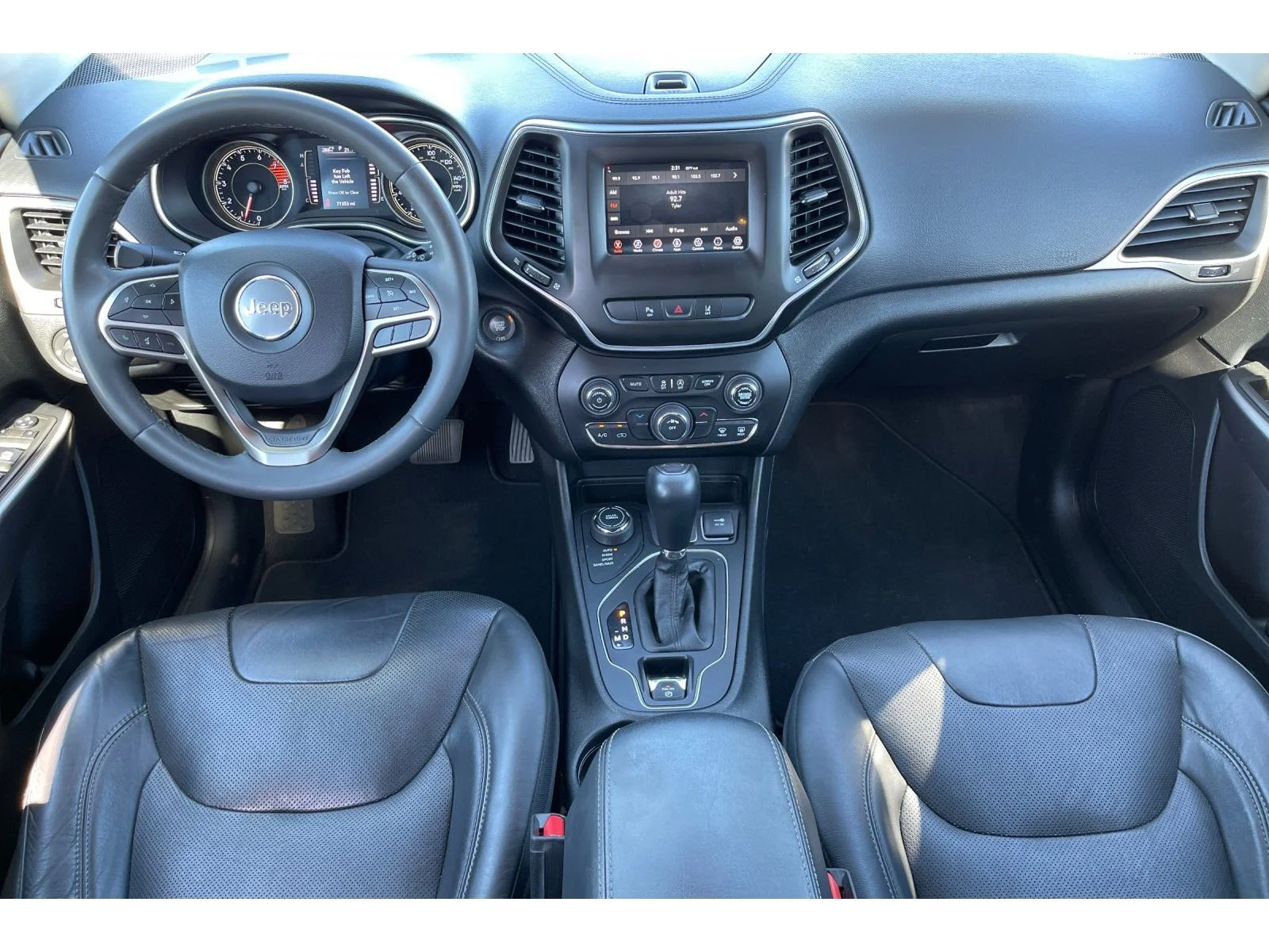 Used 2021 Diamond Black Crystal Pearlcoat Jeep Latitude Lux image 16