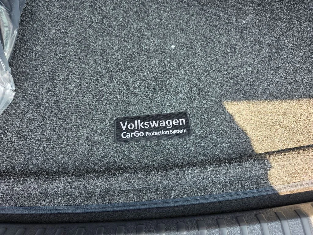 New 2026 Deep Black Pearl Volkswagen 1.5T S image 18