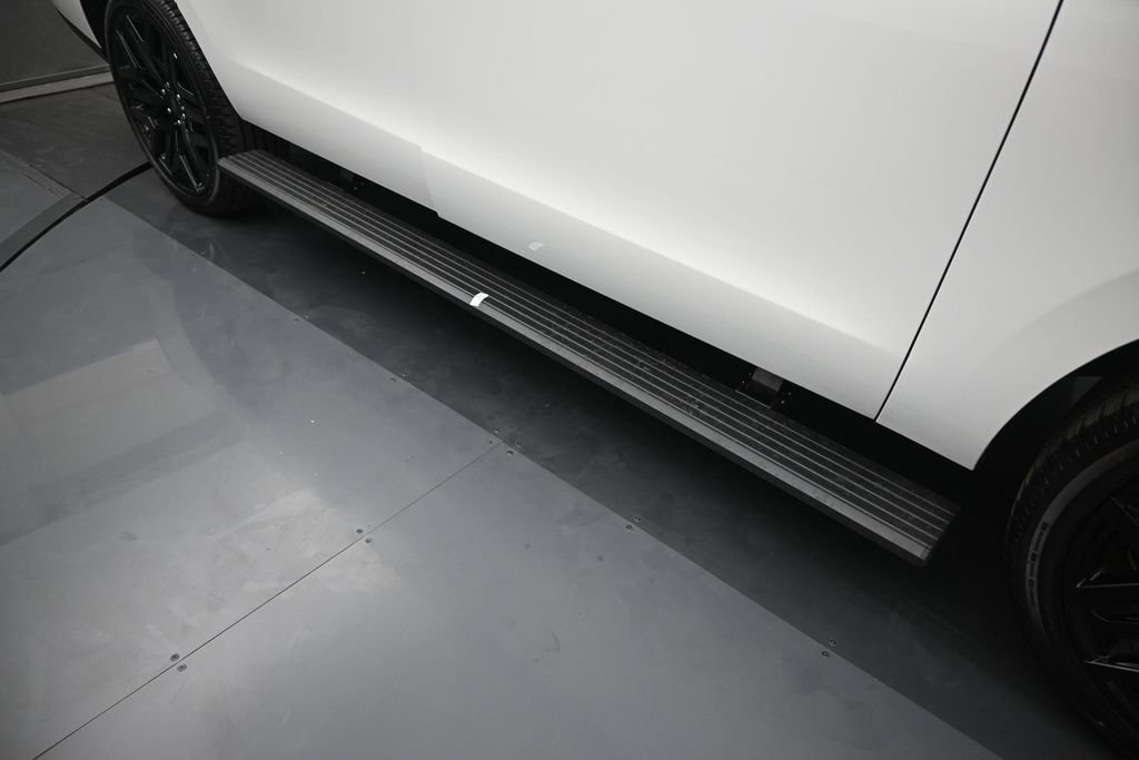 New 2027 White Ford Platinum image 27