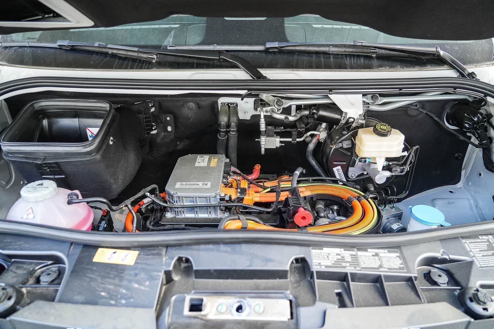 New 2025 Arctic+White Mercedes-Benz Cargo 170WB High Roof 113kw Battery RWD HO Motor image 26