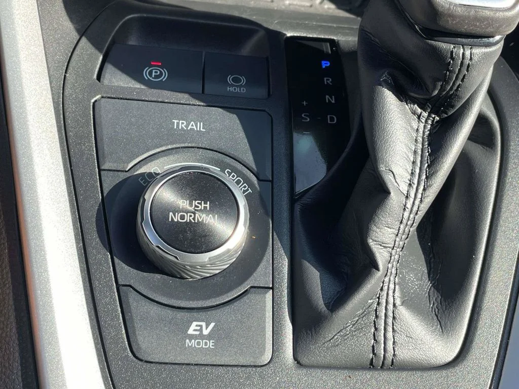 Certified Used 2024  Toyota XLE Premium image 39