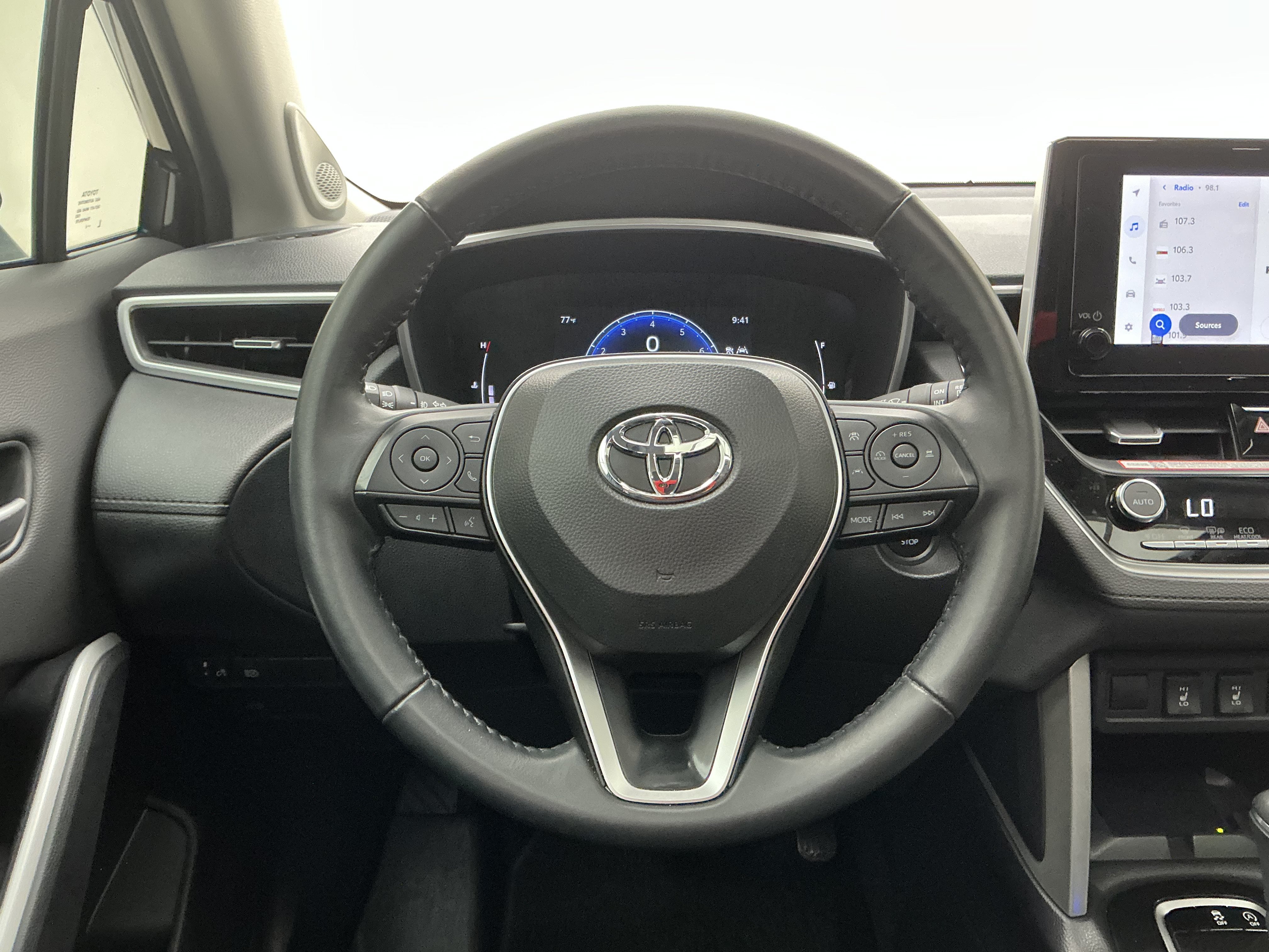 2025 Toyota Corolla Cross XLE - Photo 21