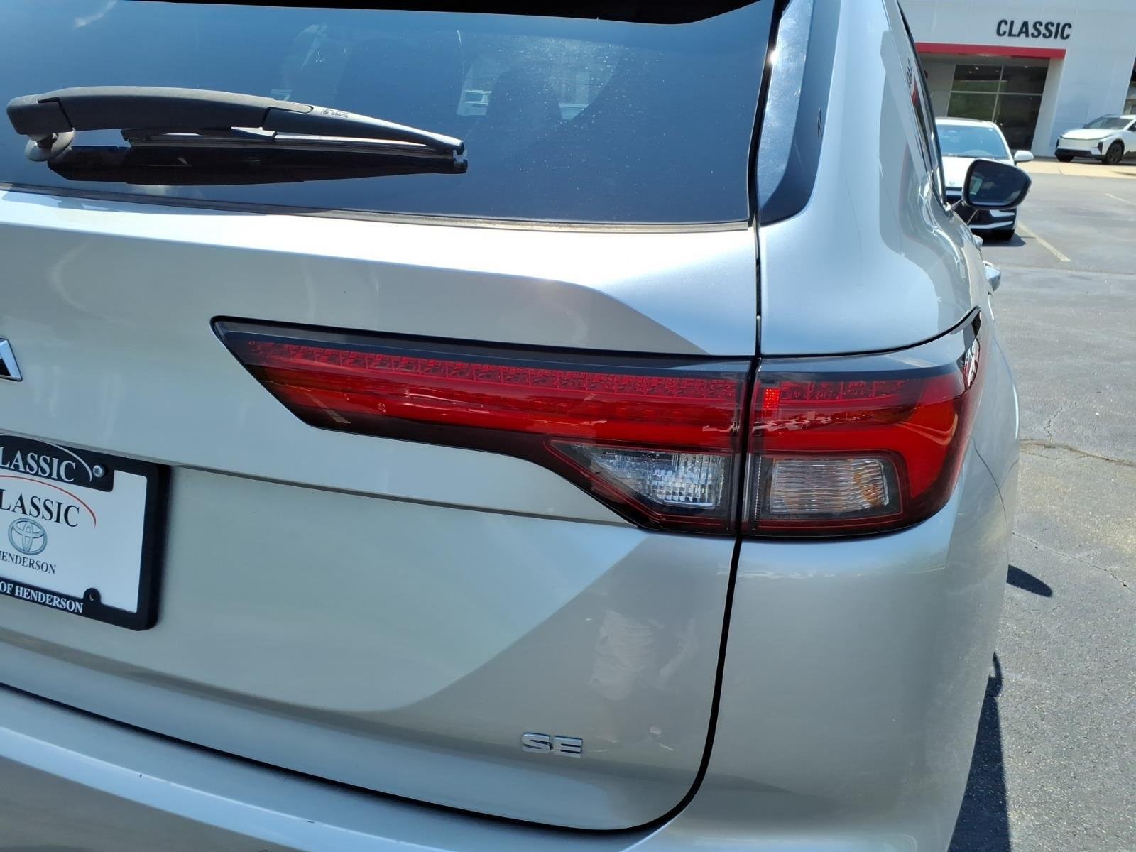 Used 2023 Alloy Silver Metallic Mitsubishi SE image 18
