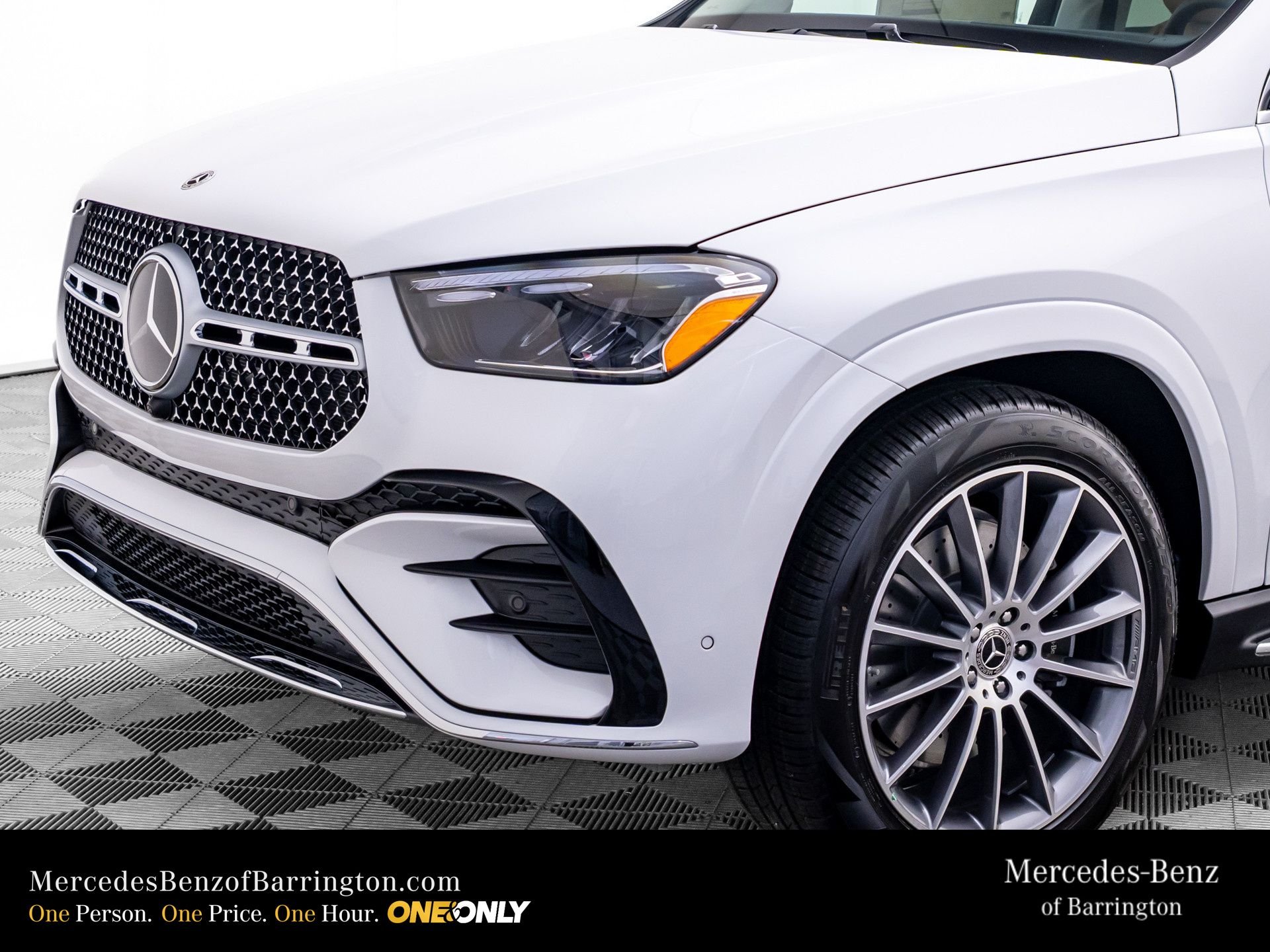 New 2026 MANUFAKTUR Moonlight White Metallic Mercedes-Benz GLE 350 image 39