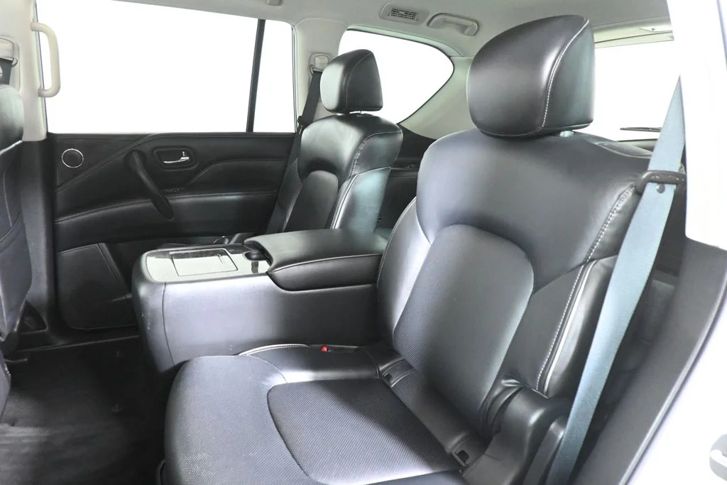 Certified Used 2023 White INFINITI LUXE image 4