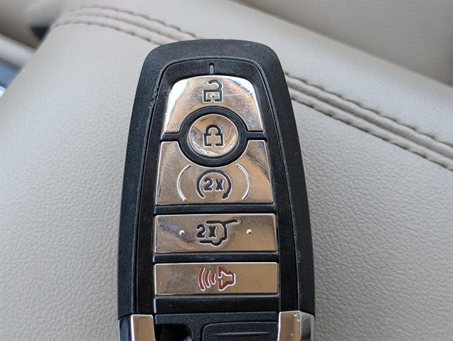 Used 2023 Silver Radiance Lincoln Reserve image 31