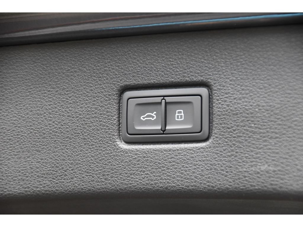 Used 2025 Gry Audi Premium Plus image 25
