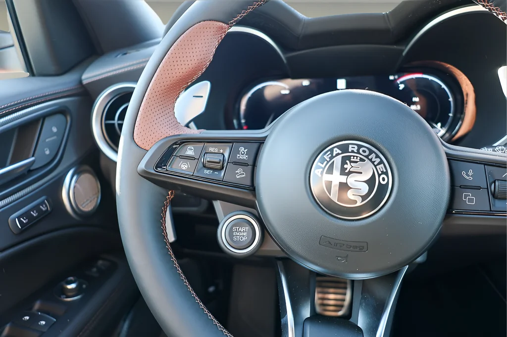 2025 Alfa Romeo Stelvio Intensa - Photo 12