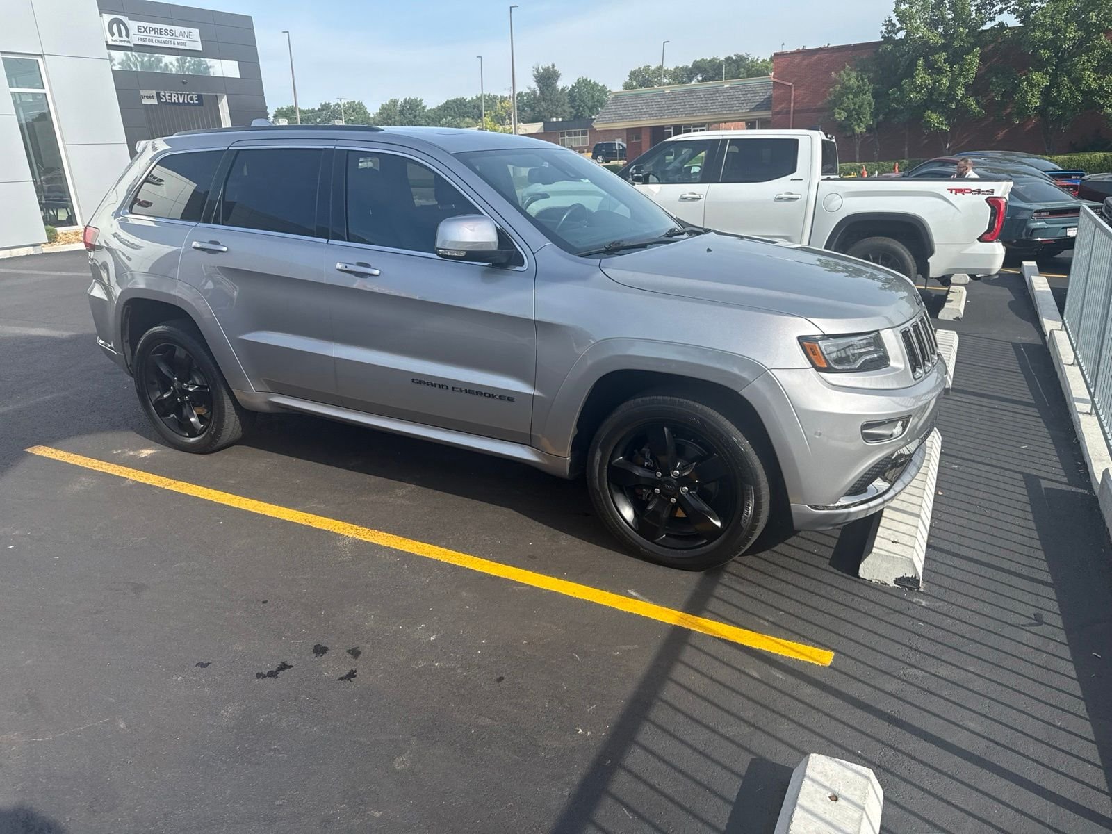 Used 2015 Silver Jeep Overland image 9
