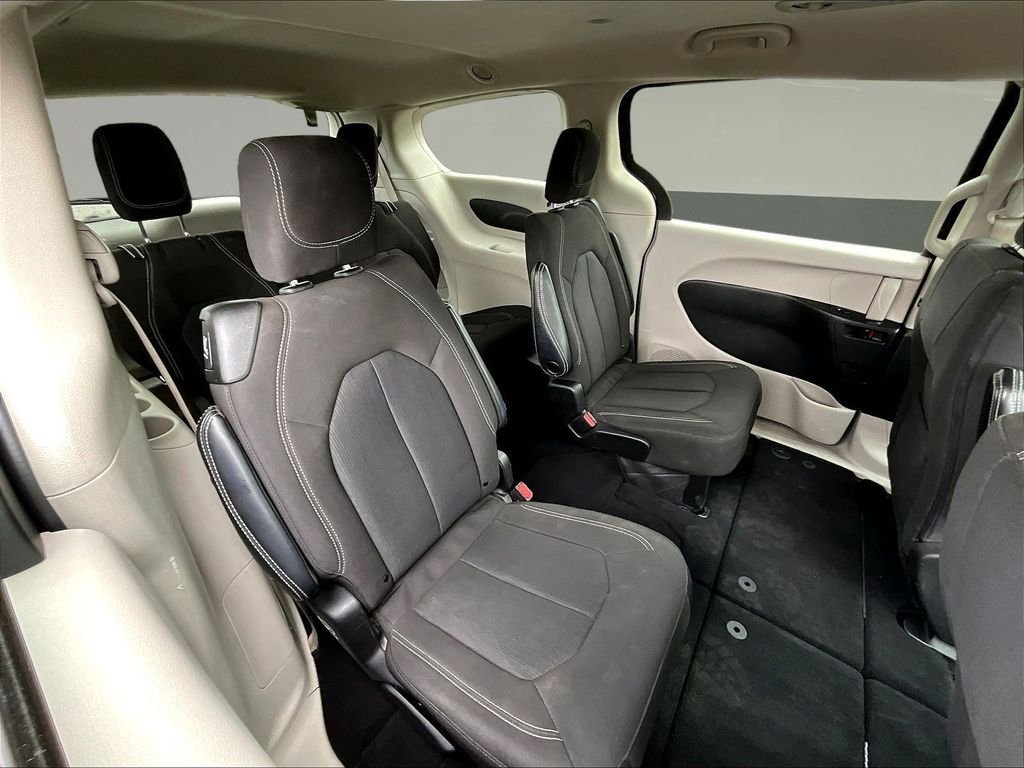 Used 2023 Black Chrysler LX image 27