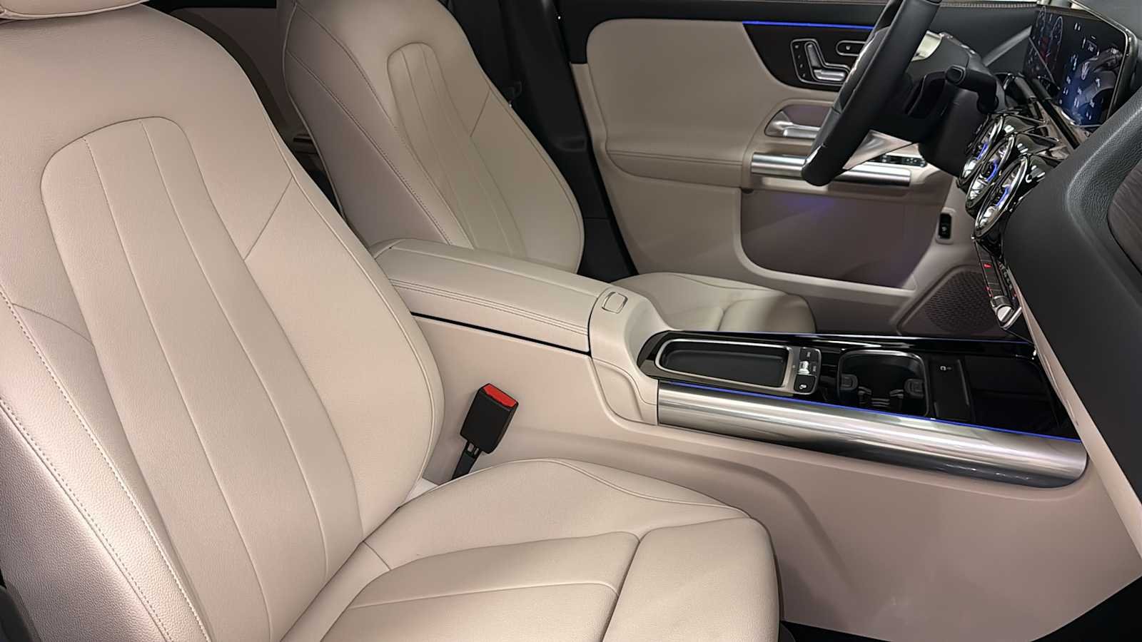 New 2026 Night Black Mercedes-Benz GLA 250 image 38