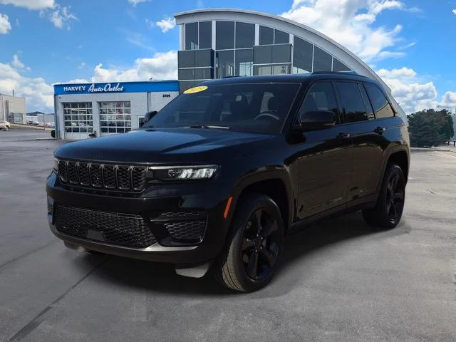 Used 2023 Diamond Black Jeep Altitude X image 1