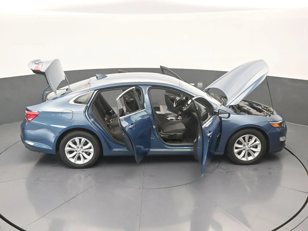 Used 2025 Lakeshore Blue Metallic Chevrolet LT image 66