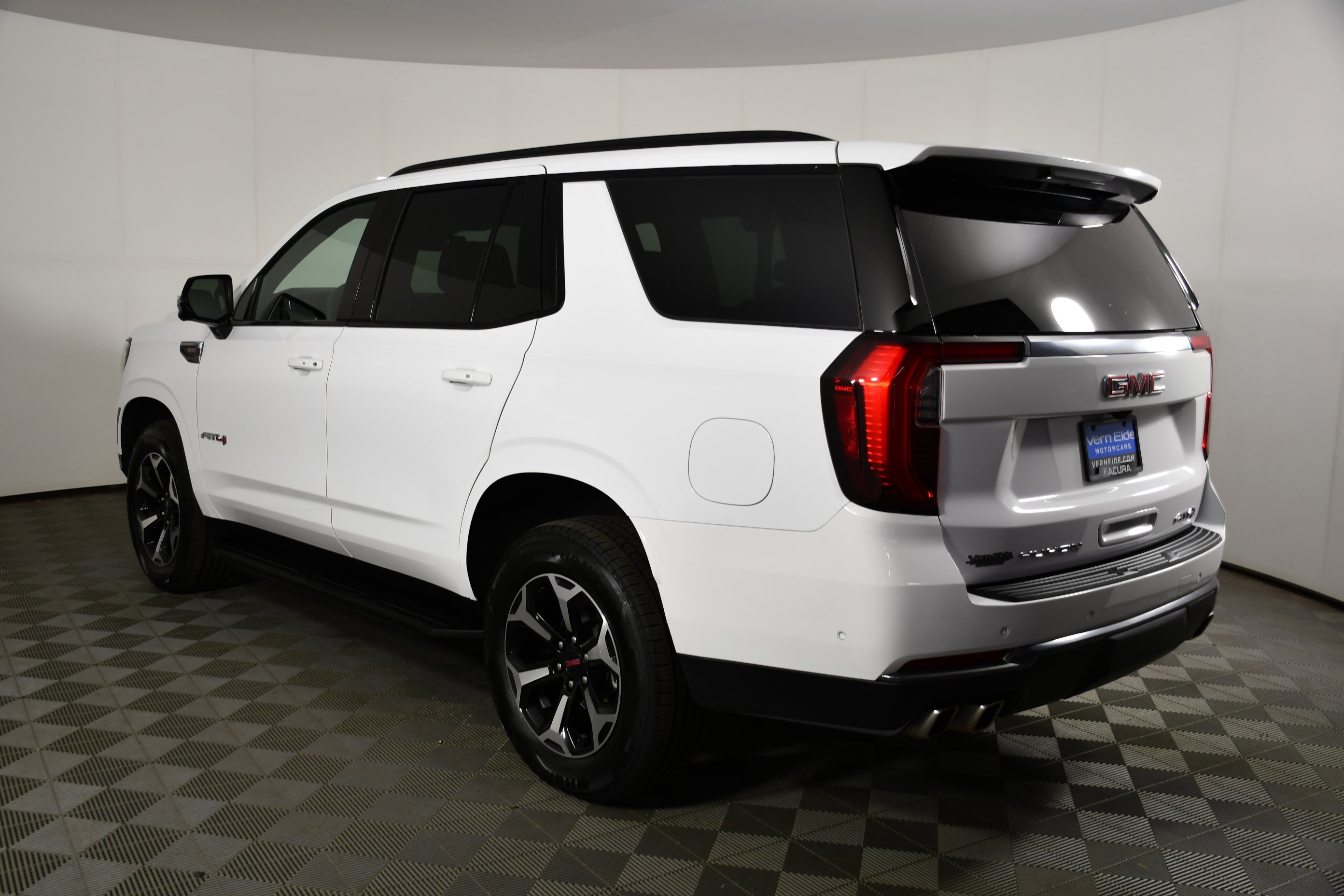 Used 2025 Summit White GMC AT4 image 8