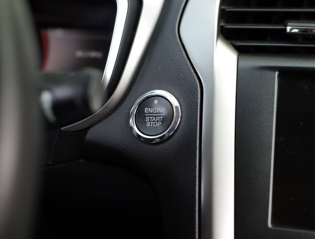 Used 2017 Red Ford SE image 15