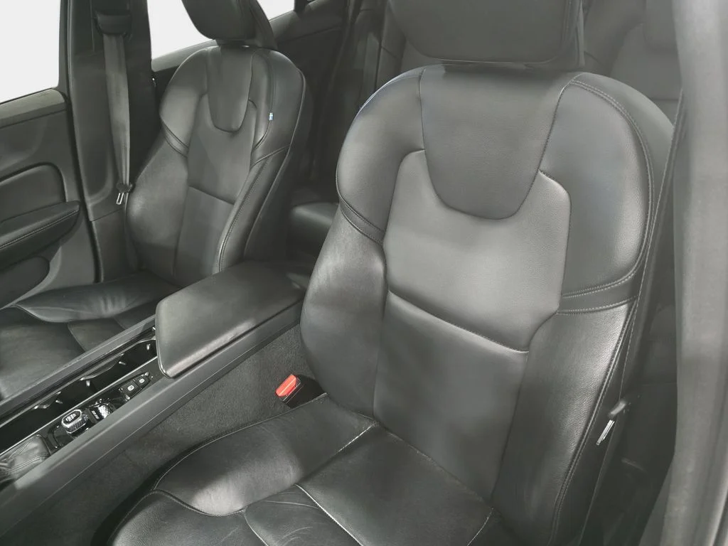 Used 2020 Pine Gray Metallic Volvo T6 Momentum image 20