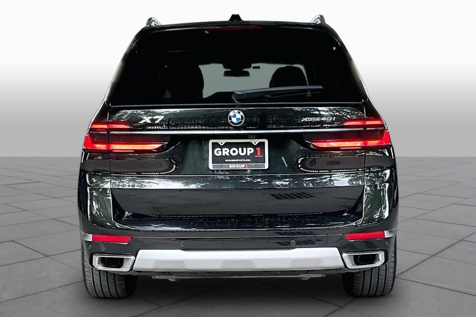Used 2025 Black Sapphire Metallic BMW xDrive40i image 4