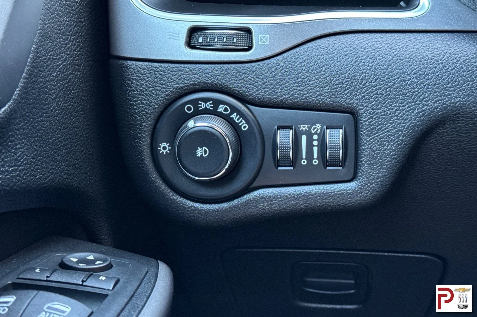 Used 2020 Gray Jeep Latitude Plus image 31