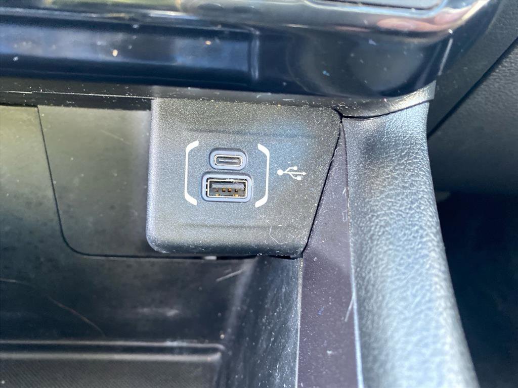 Used 2022 Bright White Clearcoat Jeep Latitude image 15