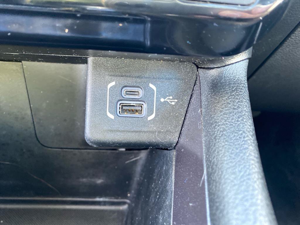 Used 2022 Bright White Clearcoat Jeep Latitude image 15