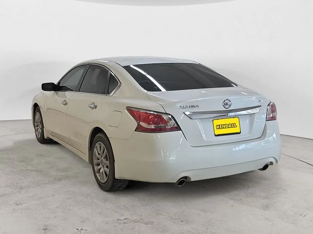 Used 2015 White Nissan 2.5 S image 3