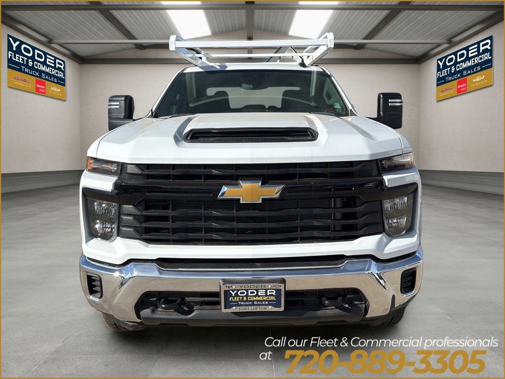 New 2025 Summit White Chevrolet WT image 17