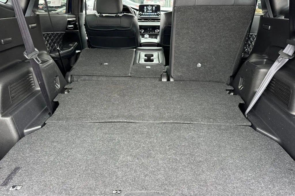 Used 2023  Mitsubishi SEL image 16