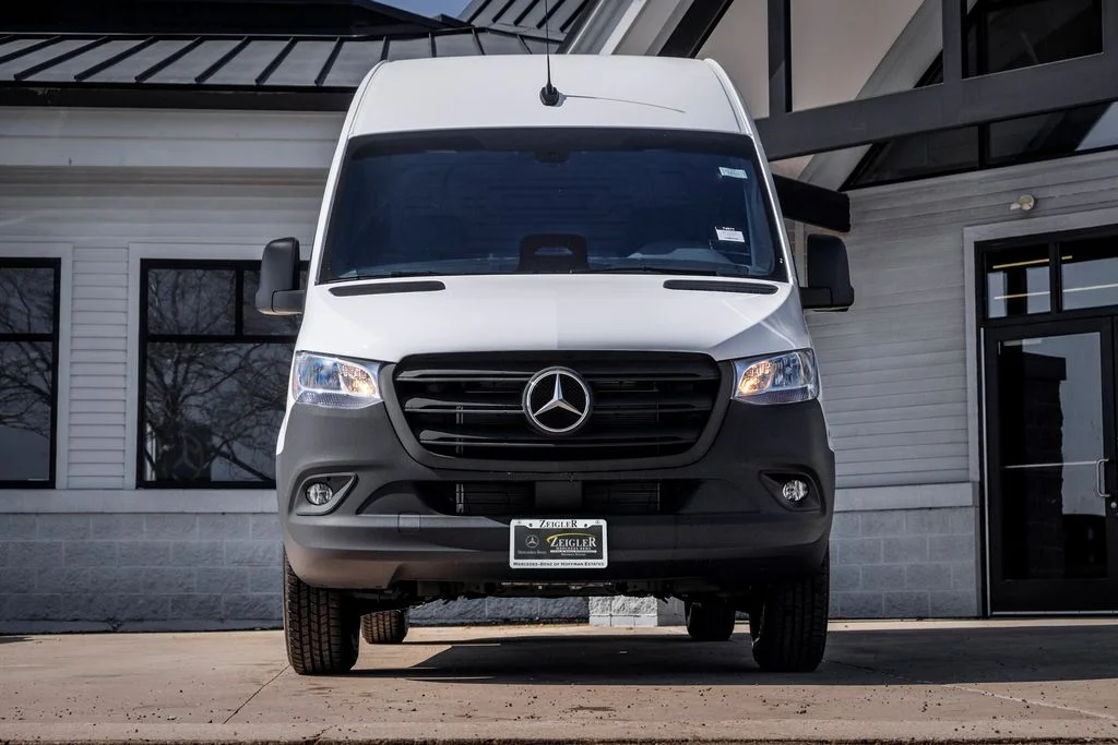 Used 2026 Arctic White Mercedes-Benz Cargo 144 WB image 5