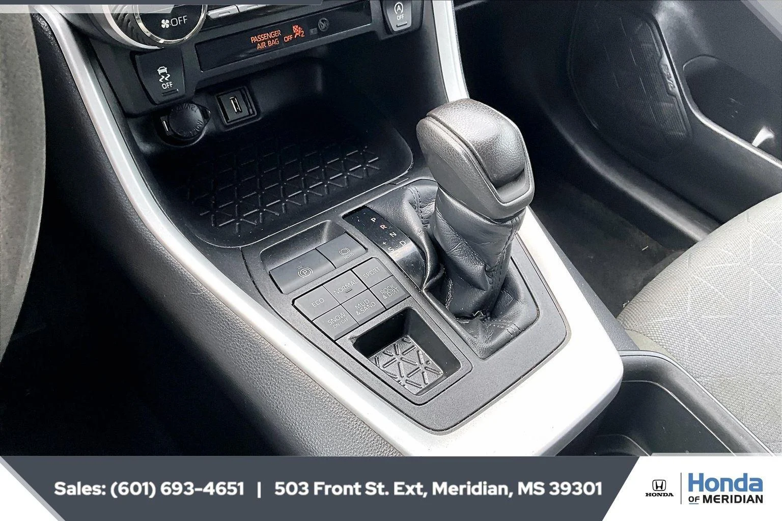 2022 Toyota RAV4 XLE - Photo 23