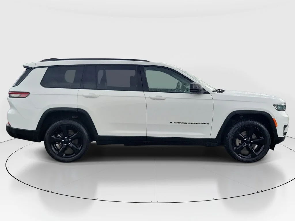 Certified Used 2023 White Jeep Altitude image 7
