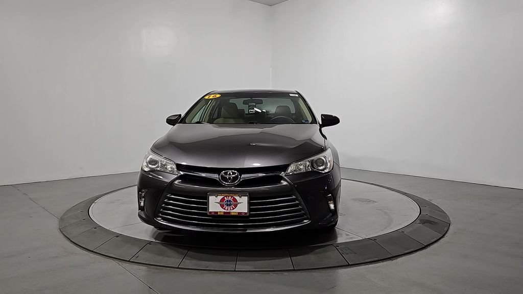 Used 2016 Gray Toyota LE image 9