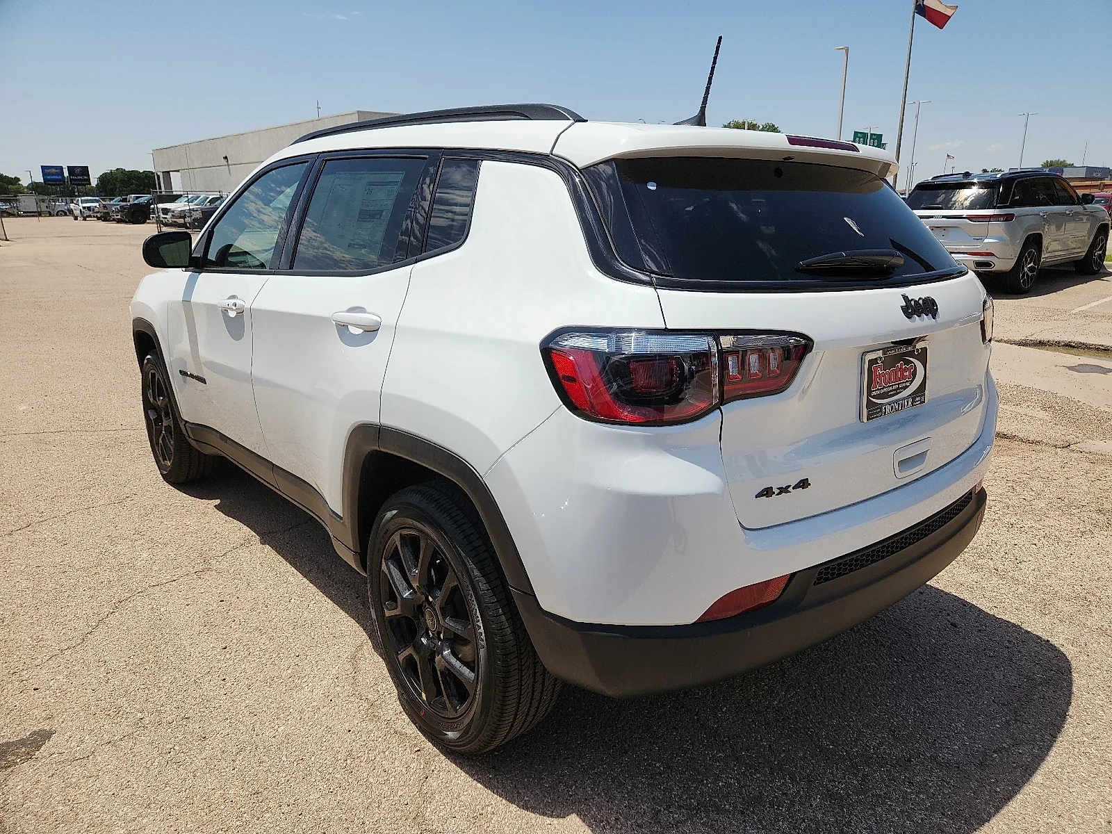 New 2026 Bright White Clear-Coat  Paint Jeep LATITUDE ALTITUDE 4X4 image 2