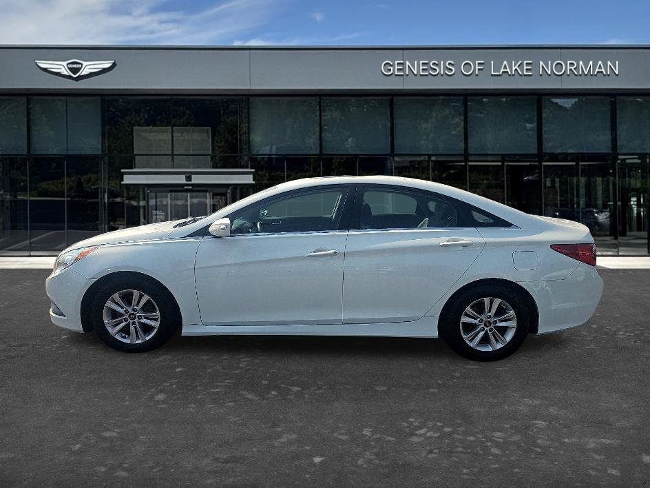 Used 2014 Pearl White Hyundai GLS image 7